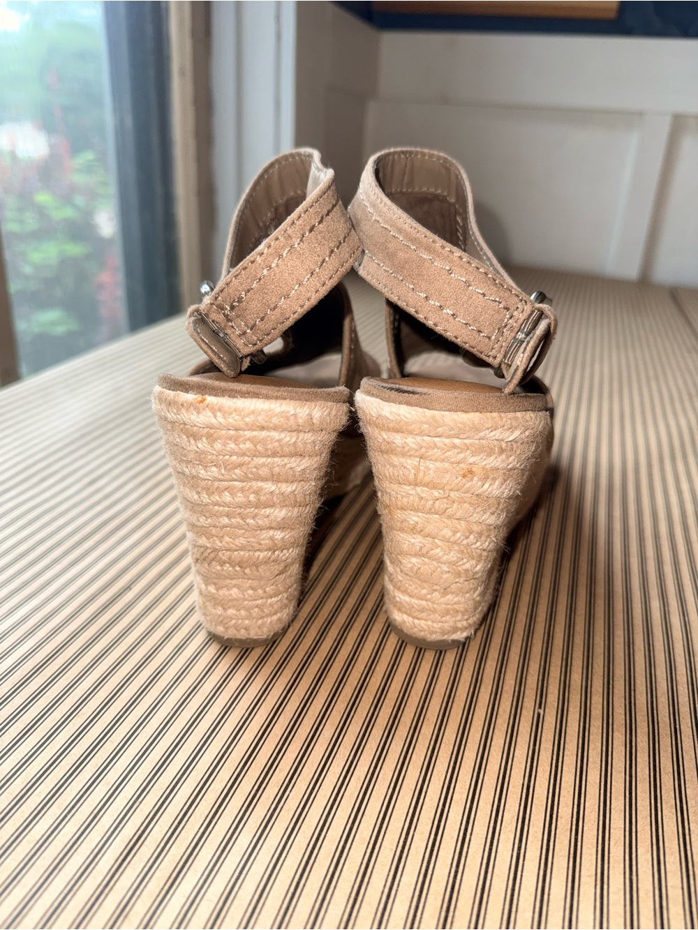 Universal Thread Tan Suede Peep-Toe Wedge Sandals - Picture 4 of 6